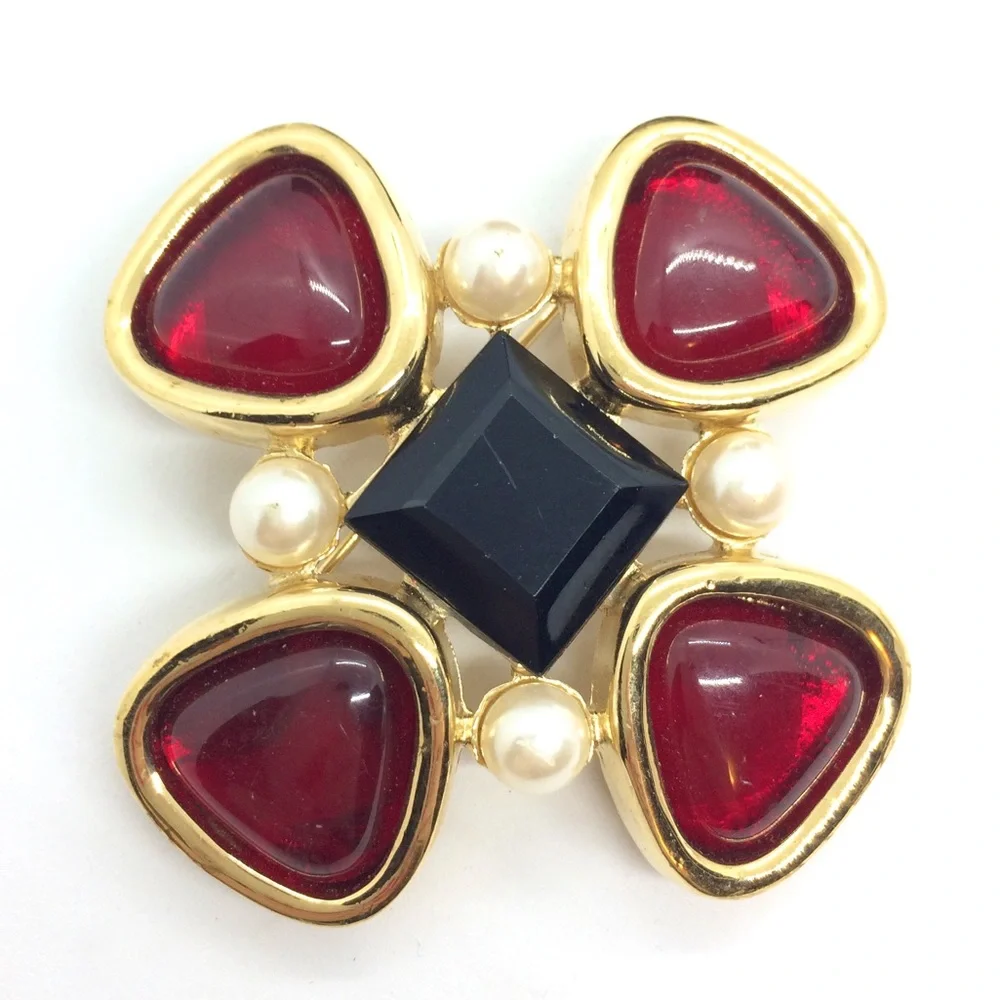 VINTAGE GIVENCHY FAUX GARNET PEARL MALTESE CROSS BROOCH